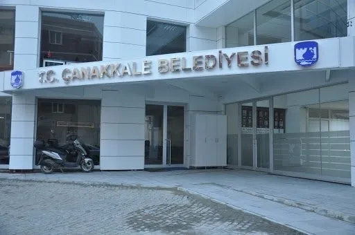 Çanakkale'de yasak aşk skandalı: Belediye'yi bastı