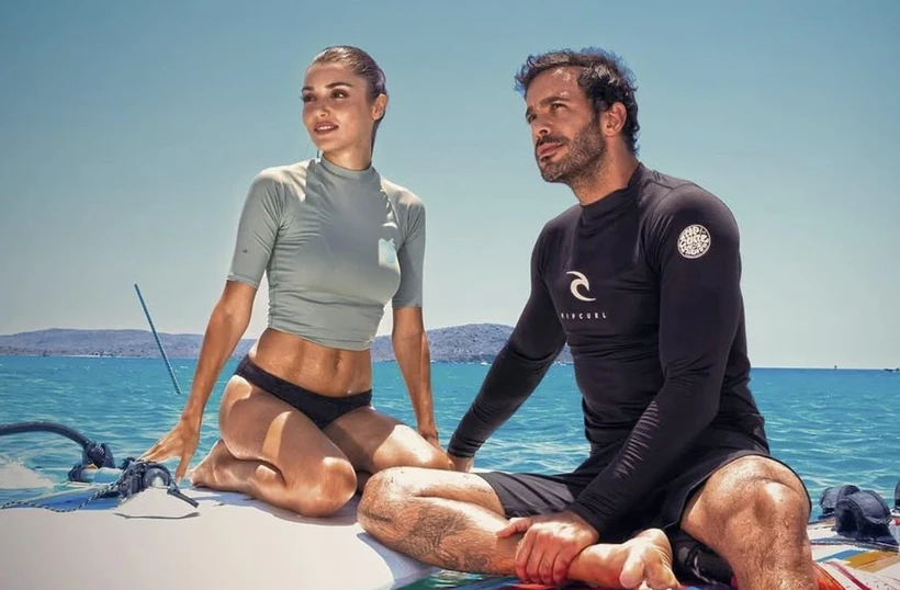 Hande Erçel ve Barış Arduç'un 'Rüzgara Bırak' sahneleri gündem oldu