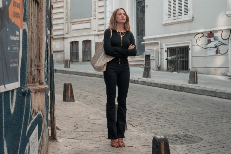 Serenay Sarıkaya'nın Yeni Dizisinin Heyecan Verici Fragmanı Yayınlandı