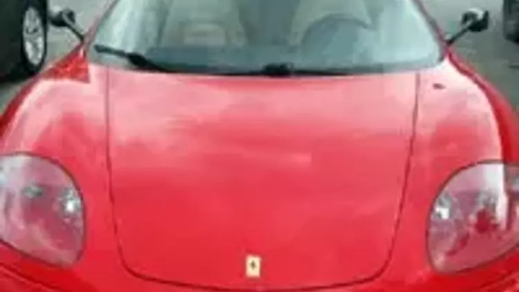Kaçakçı Ferrari'de yakalandı