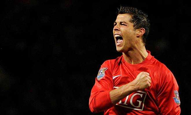 Christiano Ronaldo, 6 yıl formasını giydiği Manchester United'a geri döndü