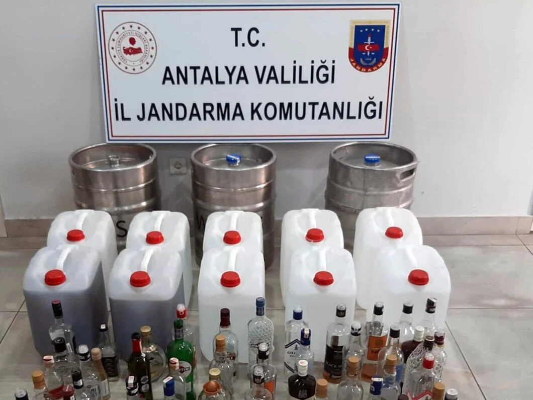 Antalya'da 5 yıldızlı otel sahte alkol deposu çıktı
