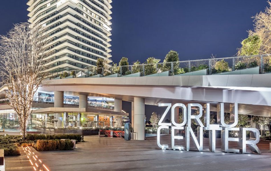 ZORLU AVM'DE HIRSIZLIK ŞOKU, YERDE SÜRÜKLEYEREK DIŞARI ATTILAR