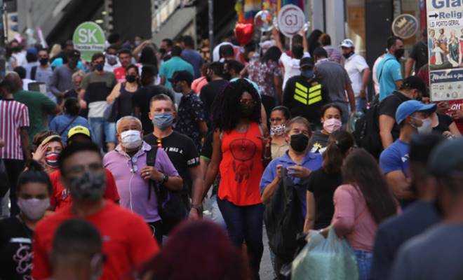 ABD'de aşı yaptıranlar da maske takacak