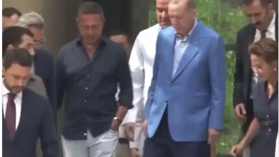 Ali Koç Erdoğan'ın yanında elini cebinden çıkarmadı tepki yağdı