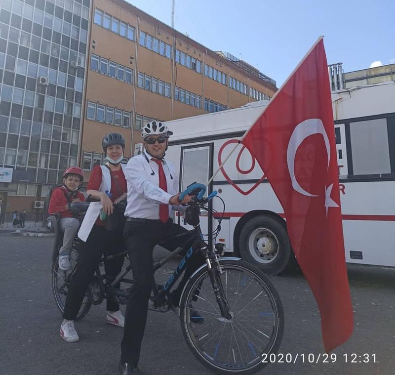 Ankara’da bisikletçi aile