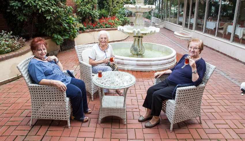 Darüşşafaka'dan 65 yaş üstü bağışçılara rezidans hizmeti