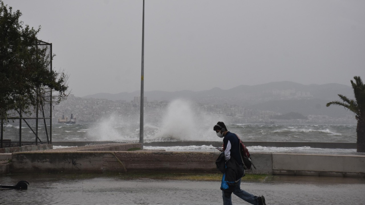 Ege Denizi için flaş fırtına uyarısı! Yarın öğleden sonrasına dikkat