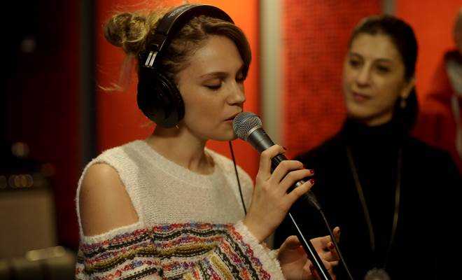 Farah Zeynep Abdullah’ın Gülizar için seslendirdiği şarkılara büyük ilgi