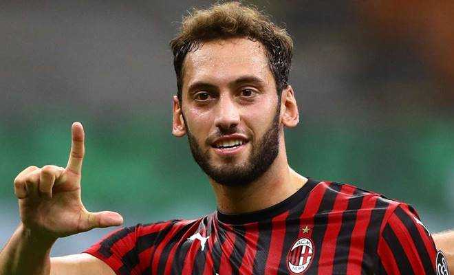 Milli futbolcu Hakan Çalhanoğlu koronavirüse yakalandı