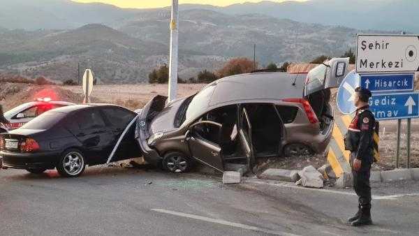 Kütahya'da feci kaza: 1 ölü 4 yaralı!