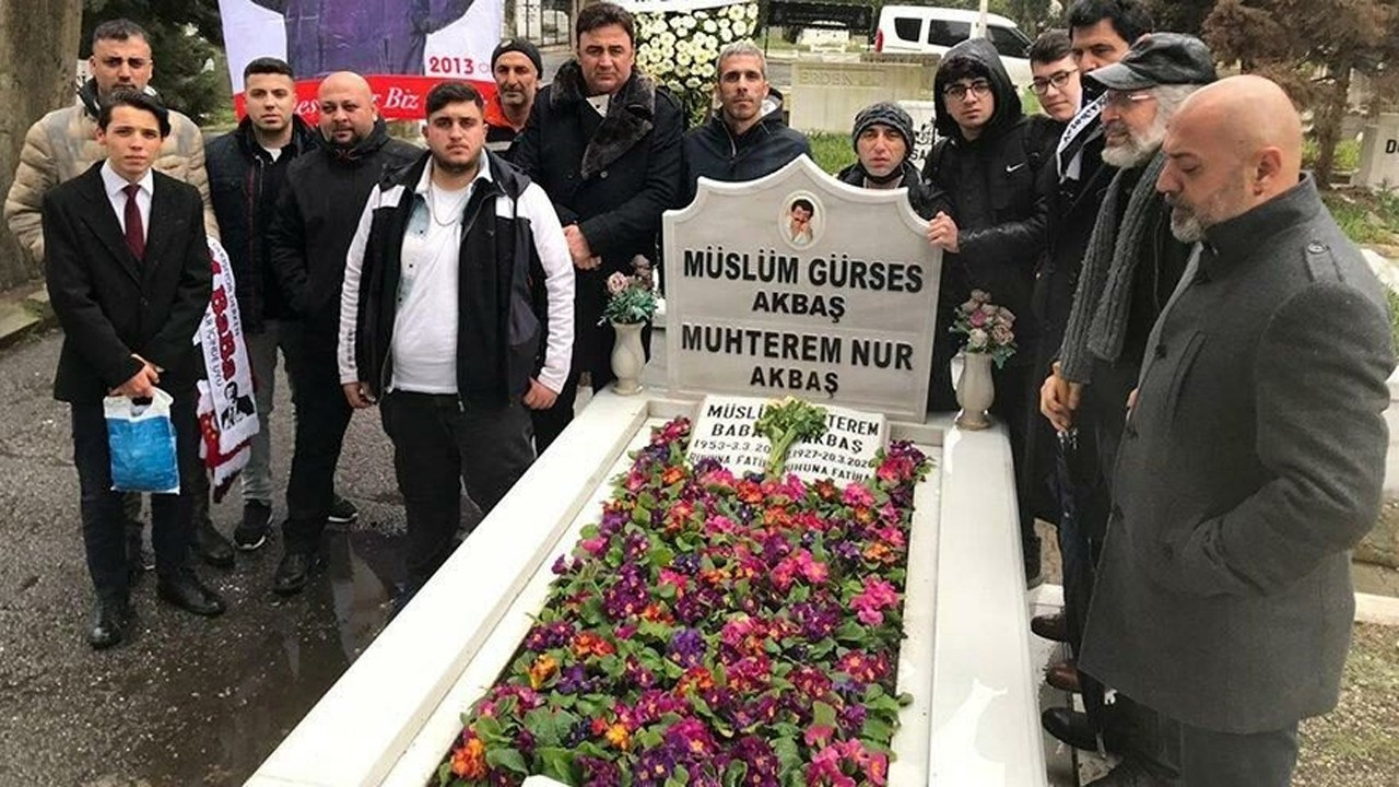 Müslüm Gürses mezarı başında anıldı