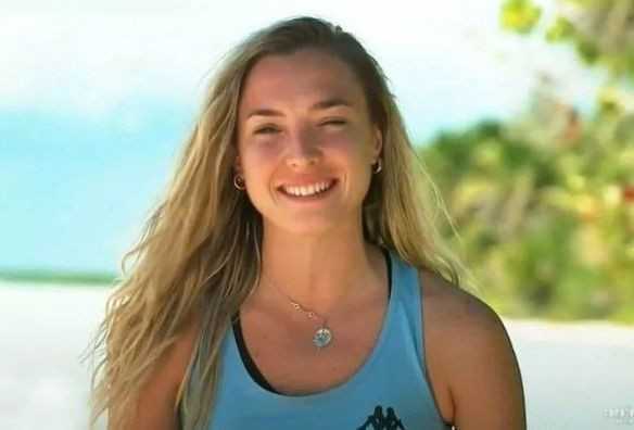 Survivor Sude Burcu bikinili pozuyla yürek hoplattı!