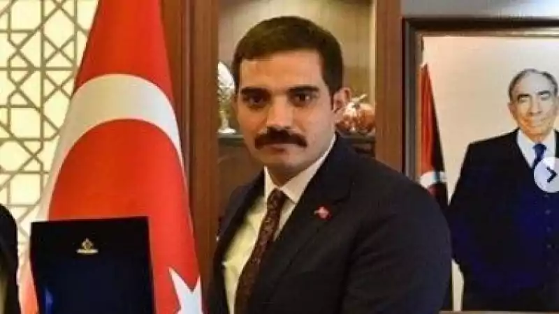 MHP'de Sinan Ateş istifaları