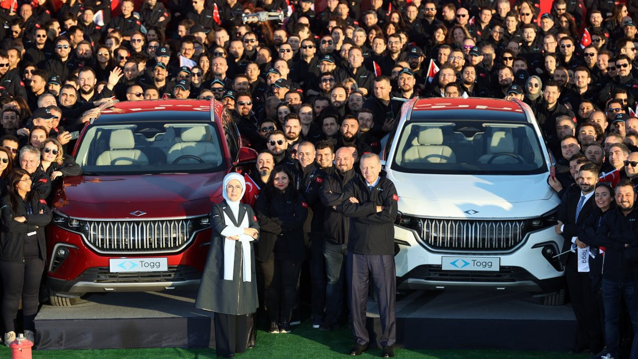 Togg fabrikası açılıyor! Cumhurbaşkanı Erdoğan banttan inen ilk Togg'u kullandı