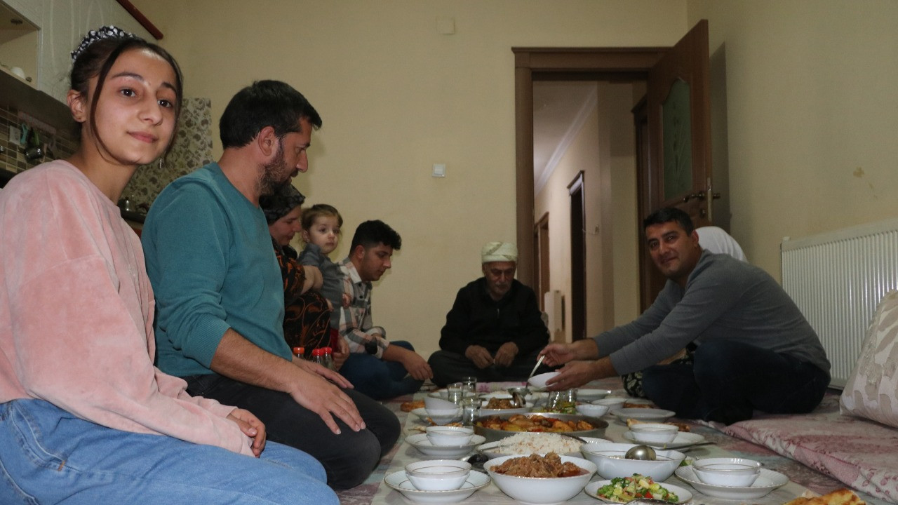 Türkiye'de ilk iftar Şemdinli'de açıldı