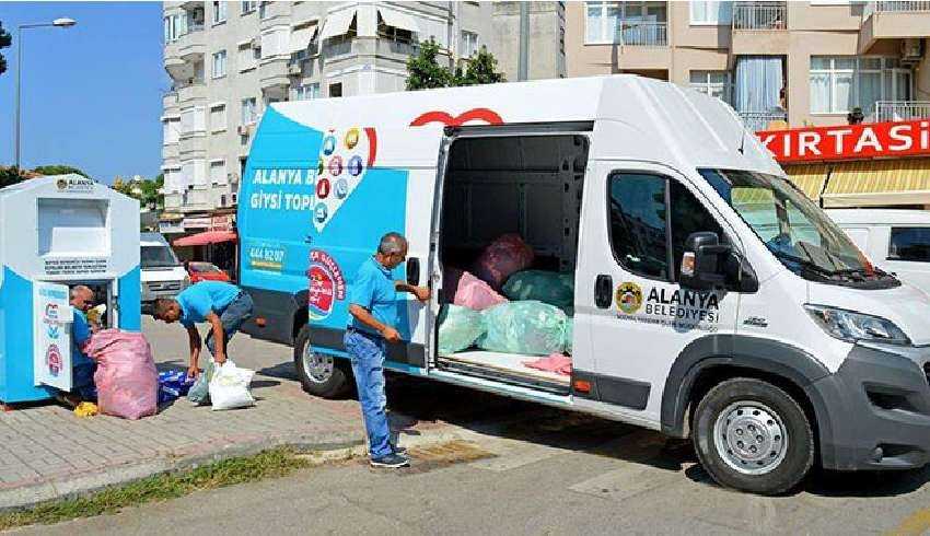 MHP’li Alanya belediyesi, giysi kumbarasında toplanan kıyafetleri 580 bin liraya sattı