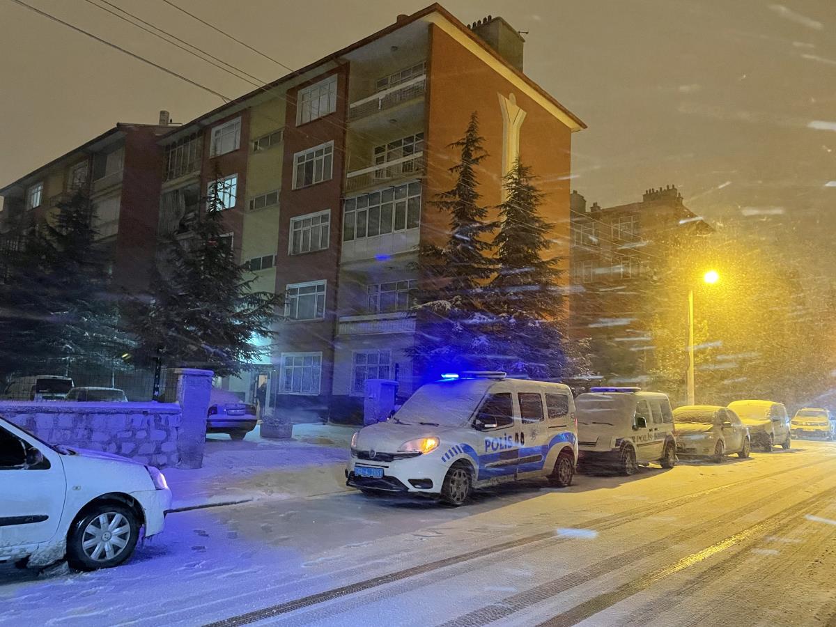 Yabancı uyruklu şahıs, evinde bıçaklanarak öldürülmüş halde bulundu