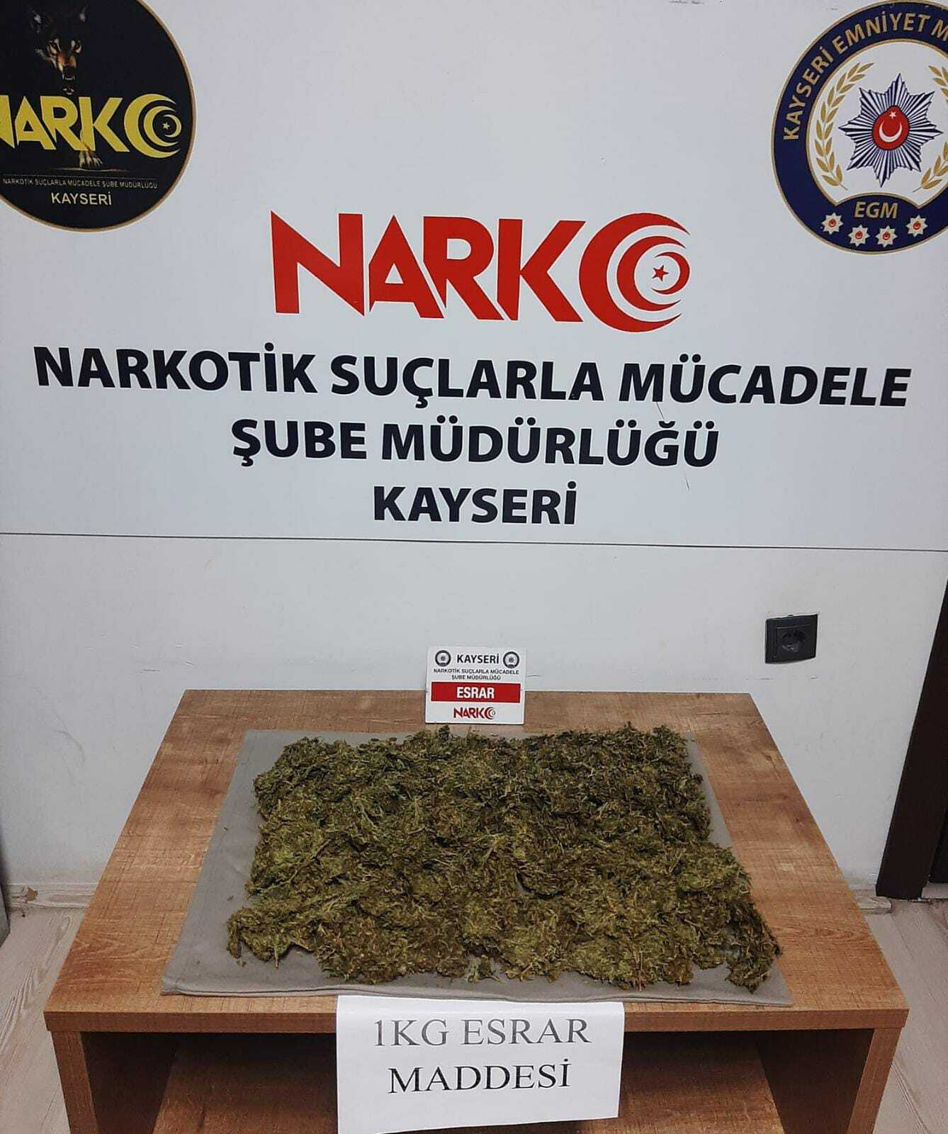 Yolcu otobüsünde 1 kilo esrarla yakalandı